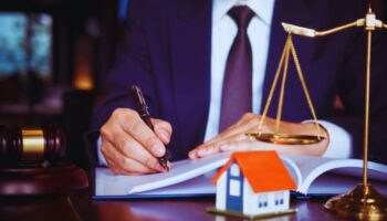 Di sản thừa kế là đất đai nhà ở và tranh chấp gia đình